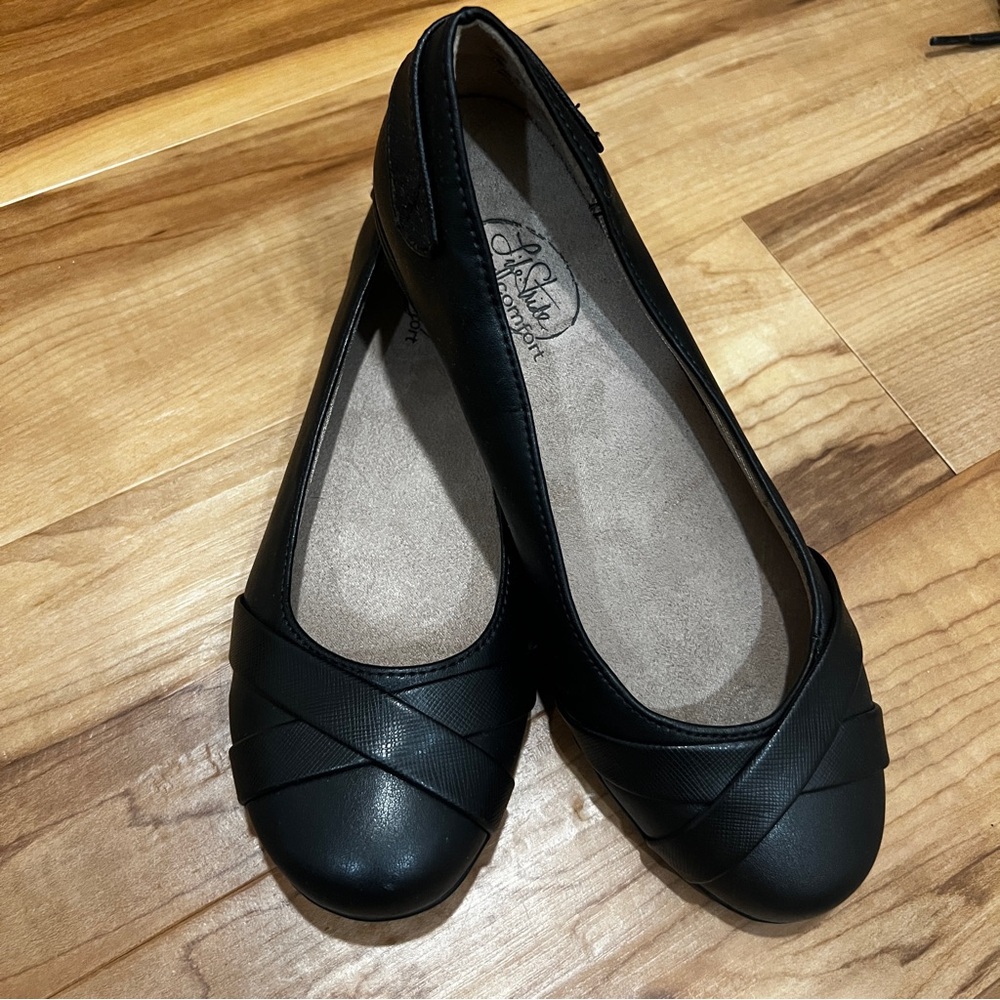 Black Women's Flats